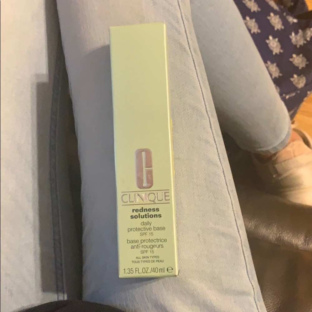 Clinique redness solutions daily protective base